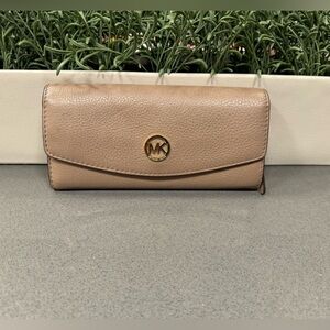 Michael Kors Signature Zipper Wallet